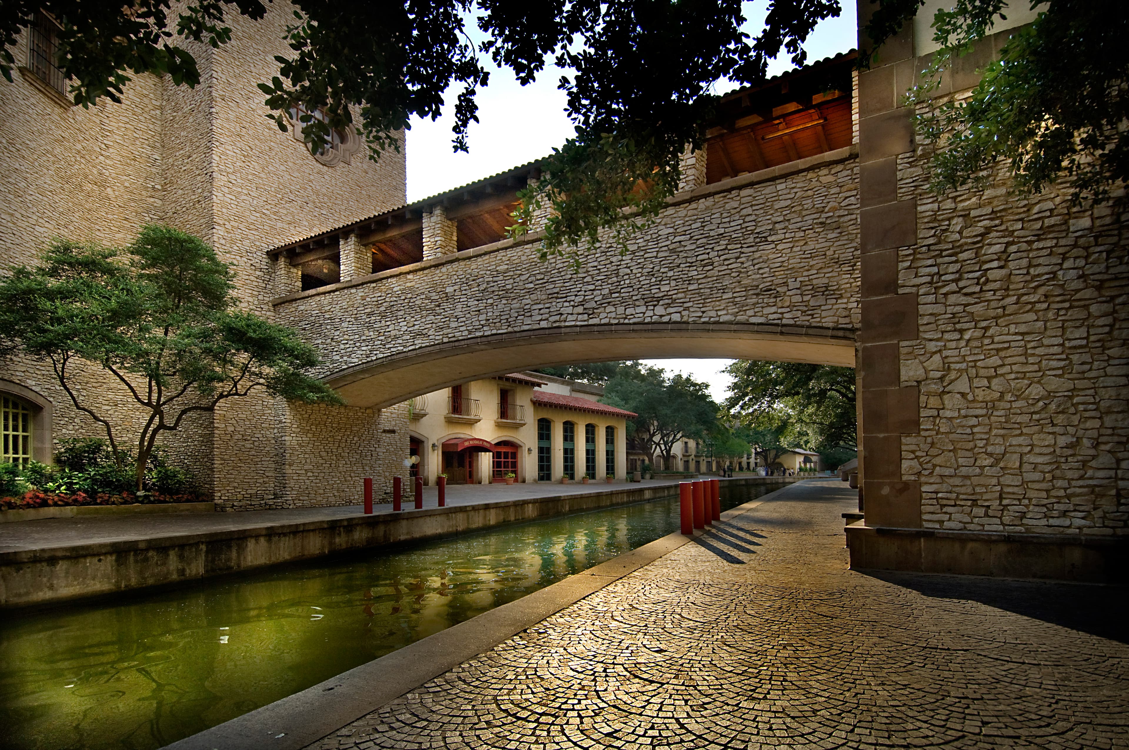 Concrete construction services in Irving, TX